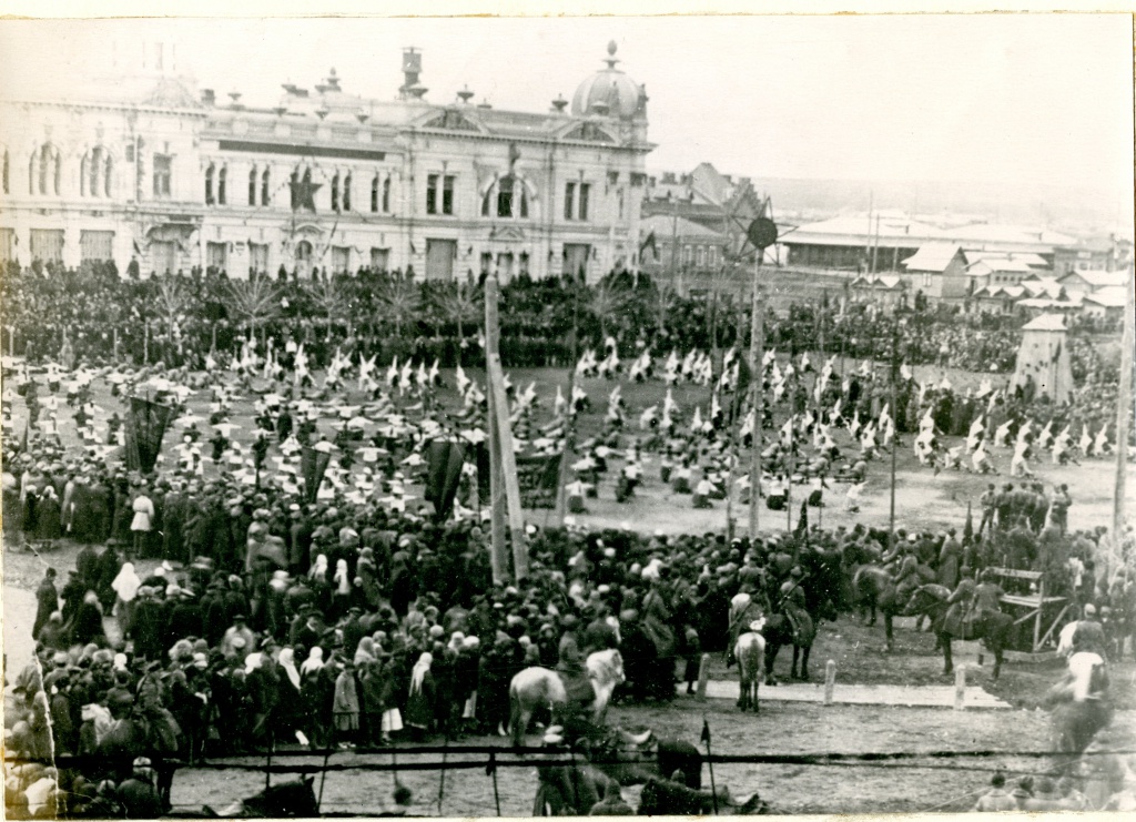 Первое массовое выступление физкультурников г. Благовещенска, г. Благовещенск, 1 мая 1924 год.jpg